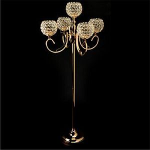 Candélabre élégant à 5 têtes en cristal, support de bougie en métal plaqué or, centre de table de luxe pour mariage et décoration d'hôtel - Product Image 1