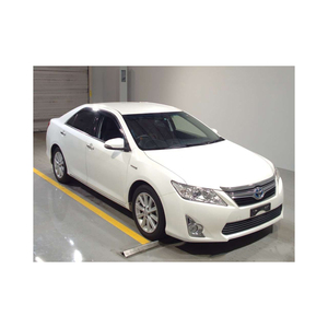 Toyota Camry sedán con una calidad de conducción cómoda y un manejo suave - Product Image 4