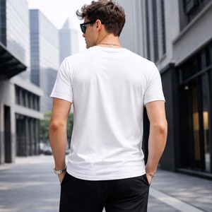T-shirt blanc minimaliste respirant et à séchage rapide pour homme – Idéal pour la gym et le sport en été - Product Image 4