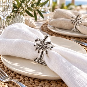 Anneaux de serviette en métal au design feuille dorée, modernes, luxueux, écologiques, durables et personnalisables, pour la décoration de tables de mariage et d'hôtels - Product Image 1