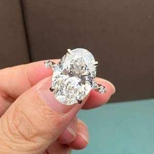 Anillo de Compromiso Iced Jewelz Moissanite, Corte Ovalado de 6.55 Quilates, Oro Amarillo de 10k, Engaste de Garras, Joyería Fina al por Mayor - Product Image 5