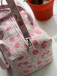 Floral Striped Quilted Duffel Bag With Zipper Closure Portable Travel Bag Textile Material <b>Large</b> External <b>Frame</b> Block <b>Printed</b> - Product Image 4