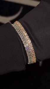 Bracelet tennis en or 14 carats avec diamants de laboratoire taille baguette, serti de diamants de luxe, certifié IGI - Product Image 3
