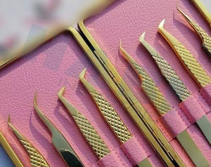 Pince à épiler pour extensions de cils avec manche blanc, pointe dorée, vente en gros, fournisseurs, outils de beauté personnalisés - Product Image 2