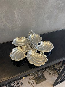 Bol de service à trois compartiments en argent plaqué sur mesure avec poignée centrale, parfait pour les buffets de resort, les desserts et les collations par UO - Product Image 4