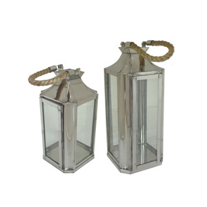Ensemble de lanternes à bougies hexagonales en acier inoxydable poli argenté, avec cadre métallique perforé à découpe étoile et cheminée cylindrique à toit pyramidal - Product Image 2