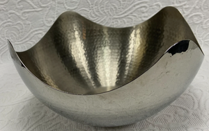 Bol en argent martelé motif vague océanique, récipient métallique ondulé, coupelle artisanale en acier courbé, coupelle sculptée Horizon en argent - Product Image 4