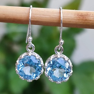Pendientes redondos de topacio azul, plata de ley 925, joyería hecha a mano, regalo para mujer, pendientes hechos a mano, piedra de nacimiento de diciembre - Product Image 1