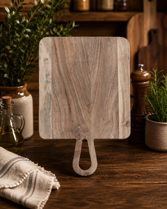 Planche à découper en bois artisanale avec poignée, planche à découper en bois naturel, planche de service pour la cuisine, le restaurant et la maison - Product Image 3