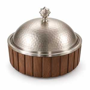 Réchaud alimentaire tendance en acier inoxydable avec base en bois, dôme martelé et couvercle étoilé pour le stockage des aliments - Product Image 1