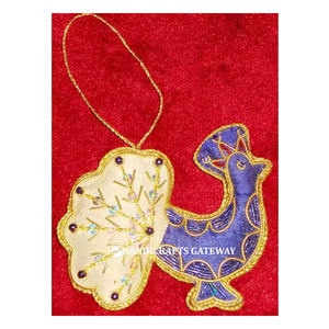 Adorno Navideño Colgante en Forma de Corazón, Hermoso y Atractivo, Bordado con Hilo Zari, Material de Tela con Cuentas, para Decoración del Hogar - Product Image 3