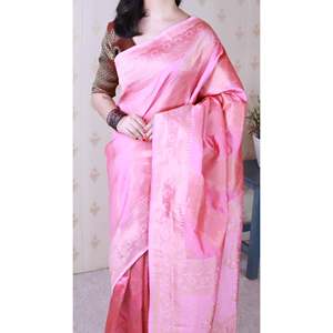 ผ้าซารีเด็กสีชมพูอ่อน ยี่ห้อ Elite Weaves ผ้าไหมเนื้อนุ่ม ลาย Bandhani Leheriya Zari ทอแบบยืดได้ ดีไซน์ดั้งเดิม สวยสง่า เหมาะสำหรับงานกลางคืน - Product Image 3