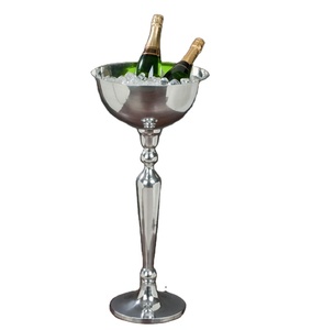 Seau à glace haut de finition argentée en aluminium brillant de conception attrayante avec le support pour le refroidisseur de bouteille de Champagne et de bière - Product Image 4