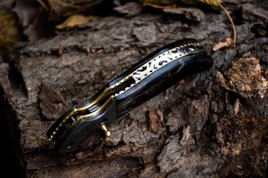 Couteau de poche pliant artisanal en acier Damas cuivré de qualité industrielle, pointe tombante, manche en Micarta, étui en cuir, garantie 3 ans - Product Image 2
