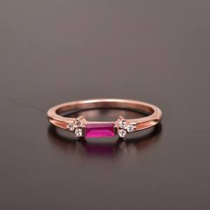 Anillo Apilable Minimalista de Plata de Ley 925 con Baño de Oro Rosa de 14k y Rubí Ovalado Certificado IGI para Mujer, Ideal para Fiestas - Product Image 5
