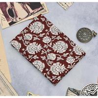 Handgefertigtes Notizbuch mit rotem Batik-Druck, handgenähter Bindung und Blanko-Seiten aus Rajasthan