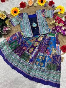 Nouvel ensemble Lehenga Choli pour filles, super tendance et festif, bleu marine, avec broderie artisanale, imprimé numérique, Koti et jupe à motifs miroir - Product Image 5