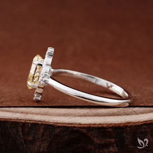 Anillo de Diamante Amarillo Ovalado Certificado por IGI, 1.11 Ct, Anillo de Compromiso Floral Amarillo Intenso en Oro de 10K - Product Image 3