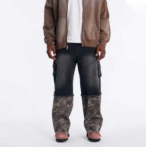 Jeans Cargo Bicolor para Hombre, Estilo Urbano con Parte Superior en Mezclilla Oscura, Bolsillos Laterales, Look Moderno - Product Image 1