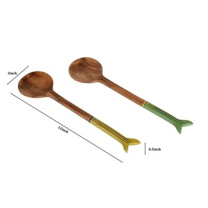 Ensemble de 2 cuillères en bois écologiques avec manches en forme de queue de poisson vertes, lavables au lave-vaisselle et légères, ustensiles de cuisine naturels - Product Image 3