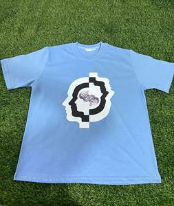 Camiseta de hombre con logo personalizado de alta demanda, estilo urbano, color azul claro, gráfico, de alta calidad, manga corta, impresión DTF, para verano. - Product Image 1