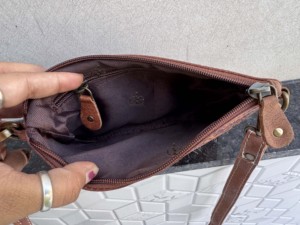 กระเป๋าหนังวัวลายตะวันตก งานแกะสลักด้วยมือ พร้อมพู่หนังสไตล์โบฮีเมียน ขายดี กระเป๋าหนังทำมือสำหรับผู้หญิง - Product Image 6