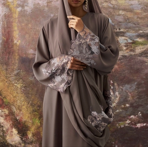 Oferta caliente: Abaya islámica tradicional negra hermosa de Dubái para mujer, estilo saudí, de poliéster transpirable, largo hasta el tobillo, para primavera. - Product Image 1