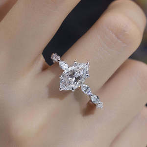 Bague de mariage de luxe en or blanc massif 14K 18K avec diamant taille marquise et pierres latérales, bijoux de mariée personnalisés pour femme - Product Image 3