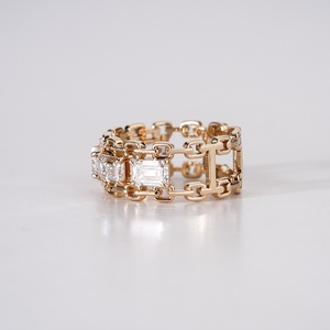 Elegante Anillo de Diamante Cultivado en Laboratorio con Corte Esmeralda en Oro de 14K, Joyería de Compromiso y Boda Unisex, Lujoso, Certificado IGI, Estilo Moderno y Minimalista - Product Image 2