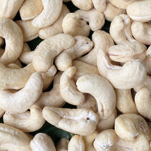 Wholesale High Quality Raw Cashew <b>Nuts</b> W320 Exported to Asia EU Middle East From Vietnam - Product Image 1