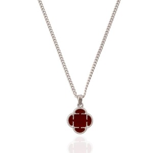 Pendentif Trèfle en Émail Rouge Plaqué Rhodium Argenté avec Moissanite et Chaîne Curb Luxe - Product Image 1