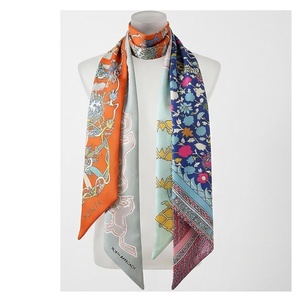 Pañuelo de Seda Cuadrado para Mujer PANJÉ, Estampado Floral, Elegante Accesorio de Moda Multifuncional para Todas las Temporadas - Product Image 1