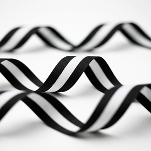 ริบบิ้นโกรเกรนสีดำขาวลายเส้นตรงกลางขนาด 25 มม. 1 นิ้ว ขายส่ง สำหรับทำโบว์ติดผม ห่อของขวัญ งานฝีมือ DIY และงานตกแต่ง - Product Image 3