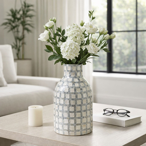 Vase élégant en nacre tressée avec incrustation de capiz, décoratif, en forme de bouteille, pour la décoration intérieure du salon, de la chambre et de la maison. - Product Image 1