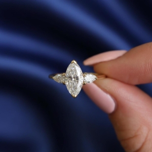 Anillo de diamante de laboratorio con corte marquesa de 2.0 ct, piedra lateral en forma de pera, anillo de tres piedras de oro macizo para ella, para boda y compromiso. - Product Image 6