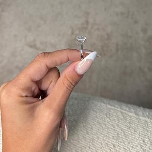 Bague de fiançailles en diamant de laboratoire taille radiant 2 carats _ Halo caché solitaire _ Or blanc 14 carats _ Certifié IGI D-VVS2 - Product Image 4