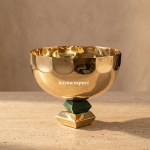 Bol en métal poli Kayna Export avec motif floral doré, fait main, décoratif et élégant, idéal pour les cadeaux de mariage - Product Image 2