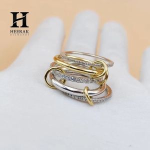 Anillo de Diamantes Cultivados en Laboratorio Multibanda Interconectados de Lujo, Anillo Enlazado de Oro de Dos Tonos de 14K - Product Image 3