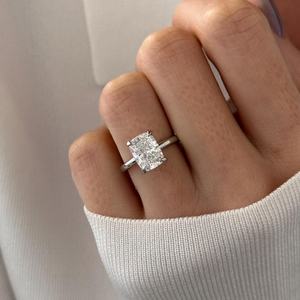 Bague en diamant de laboratoire taille coussin allongée de 3 carats, bague de fiançailles taille coussin allongée, or blanc 14 carats, certifiée IGI - Product Image 4