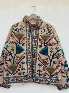 Veste en coton gaufré brodée à la main Suzani |   Manteau d'hiver ethnique coloré |   Cadeau pour elle : Veste - Product Image 3