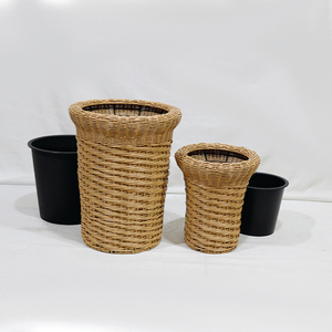 Maceta de Hierro Tejida con Mimbre Plástico para Exteriores, Balcón, con Revestimiento Negro, en Oferta - Product Image 3