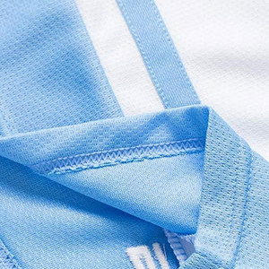 Maillot de hockey sur glace conçu avec une technologie de tissu renforcé pour une performance intense et des mouvements continus - Product Image 4