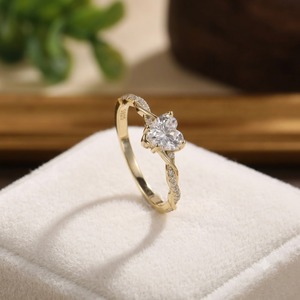 Bague de mariage en or jaune plaqué avec diamant taille cœur et moissanite, bande torsadée, pour la Saint-Valentin - Product Image 5