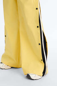 กางเกงขายาวทรงหลวมแบบ unisex ผ้าไนลอน มีกระดุมด้านข้าง รูดเชือกผูกเอว สไตล์ลำลอง สตรีทแวร์ สำหรับผู้ชายและผู้หญิง - Product Image 5