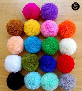 Pompons multicolores en vrac personnalisés, utilisés pour décorer les robes et autres produits artisanaux. Achetez directement auprès du fournisseur. - Product Image 3