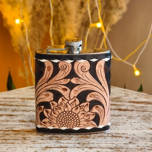 New Best Selling Luxury Floral Hand Tooled Leather Checkered Pattern Premium Hip Flask Holder Case Personalized Hip Flask - Product Image 1
