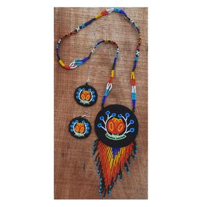 Ensemble collier et boucles d'oreilles ethniques en perles, conçu pour les mariages et les festivals - Product Image 1