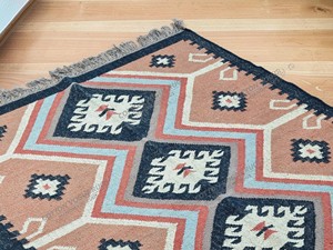 Tapis Kilim fait main à motif géométrique en laine et acrylique, rectangulaire, pour salon, avec envers en jute, tissage plat - Product Image 1