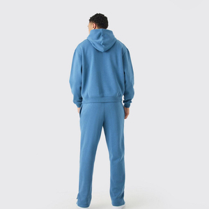 Ensemble de survêtement 2 pièces pour homme avec logo personnalisé, comprenant un sweat à capuche en molleton bleu acier et un pantalon de survêtement à jambes larges avec fentes latérales, fabriqué au Pakistan - Product Image 4