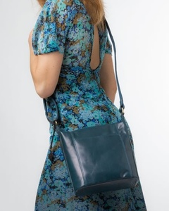 Bolso Bandolera de Cuero Azul Genuino Moderno para Mujer, Diseño Minimalista con Correa Ajustable, Suministro del Fabricante - Product Image 4